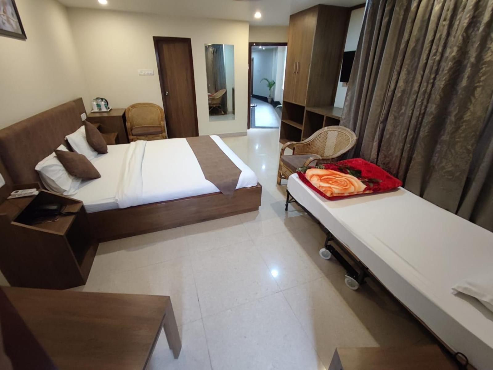 Swagatam Inn, 5 Minutes Walk From Guwahati Railway Station エクステリア 写真